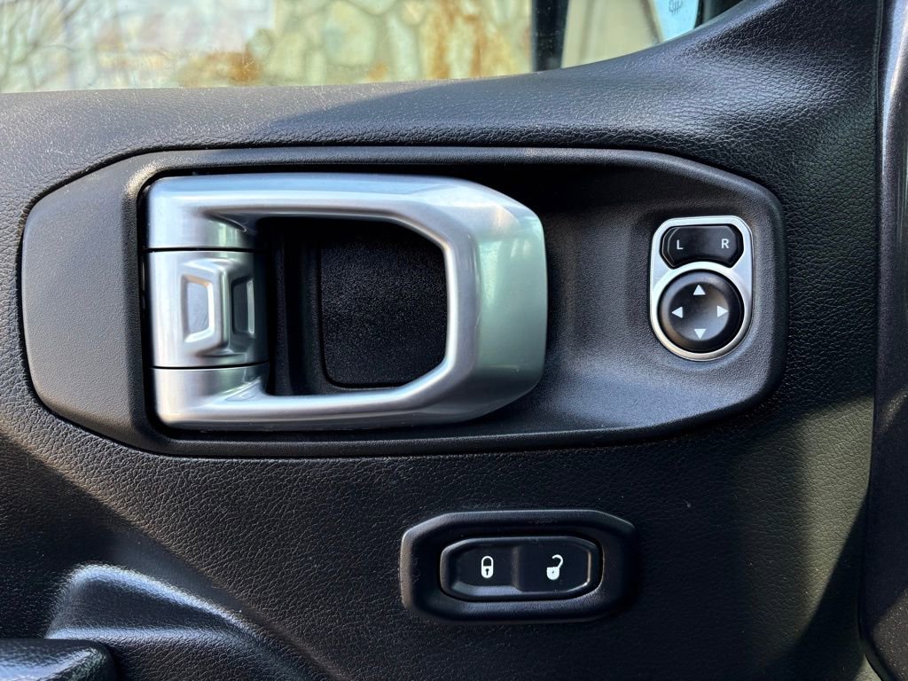 Used 2022 Jeep Gladiator Sport image 16