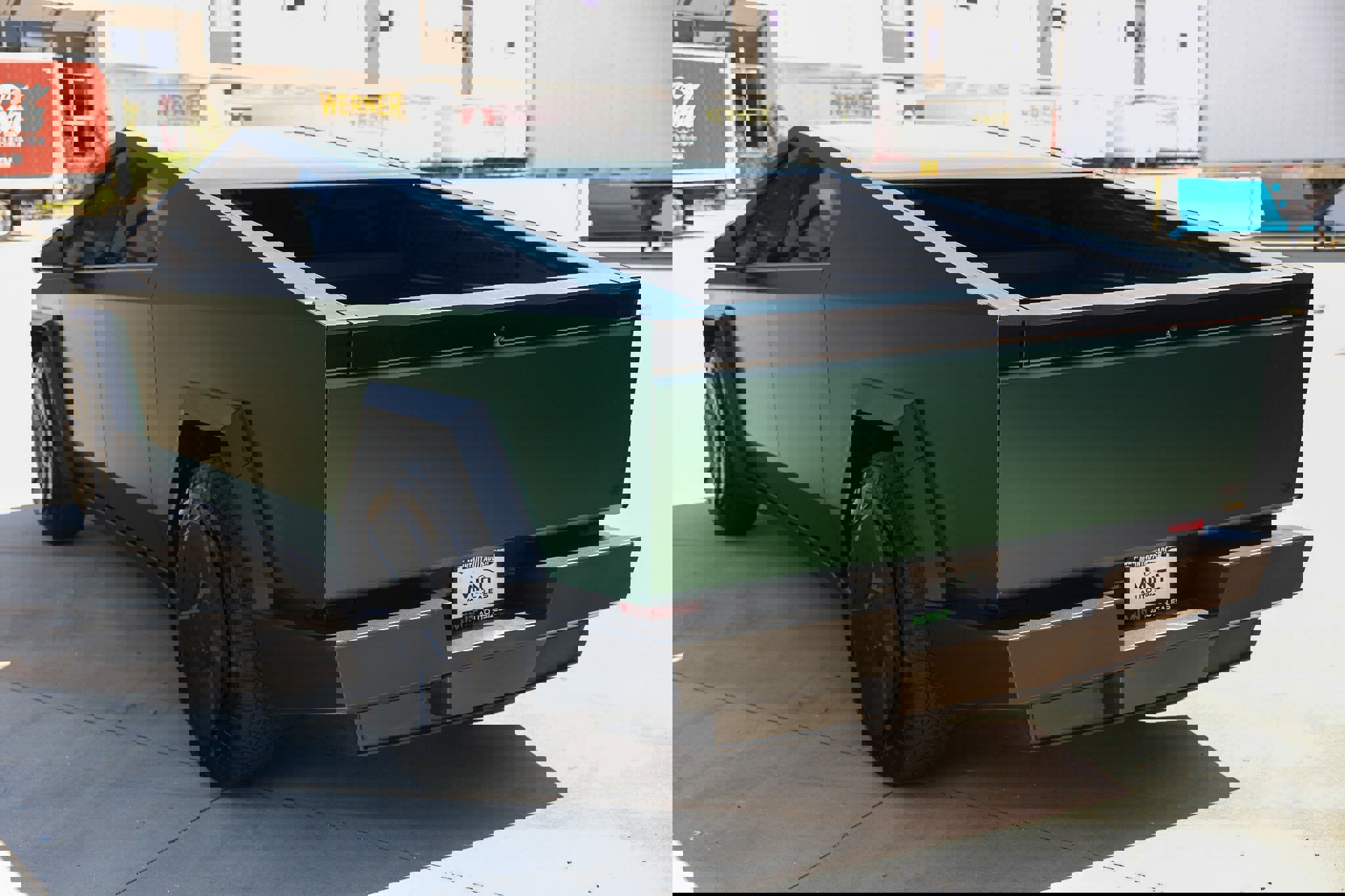 Used 2024 Tesla Cybertruck AWD Crew Cab image 10