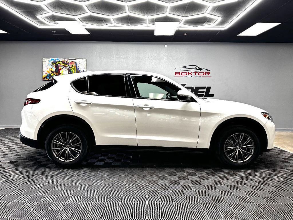 Used 2023 Alfa Romeo Stelvio Sprint image 17