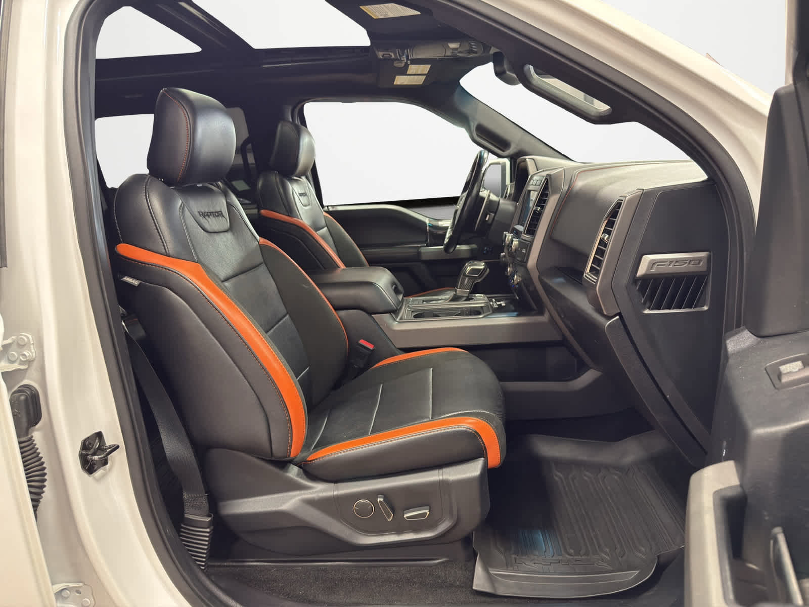 Used 2018 Ford F150 Raptor w/ Equipment Group 802A Luxury image 33