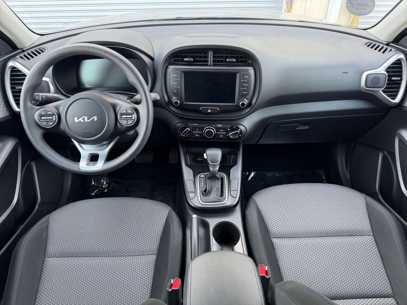 Used 2025 Kia Soul LX w/ LX Technology Package FWD image 31