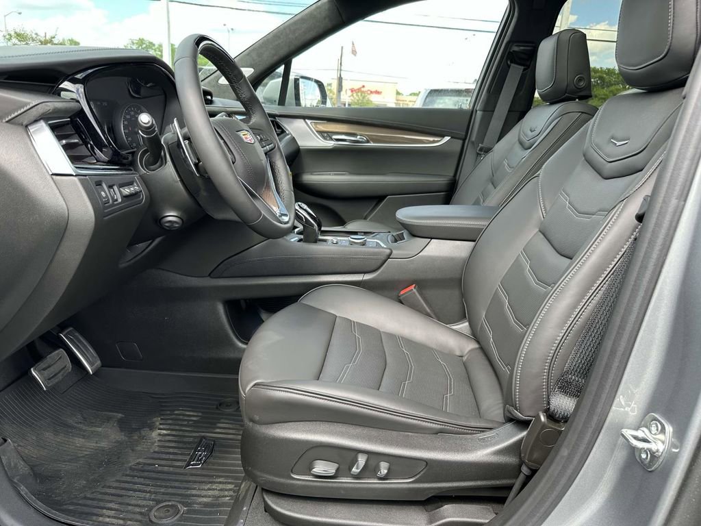 New 2025 Cadillac XT6 Sport w/ Platinum Package AWD/4WD image 16