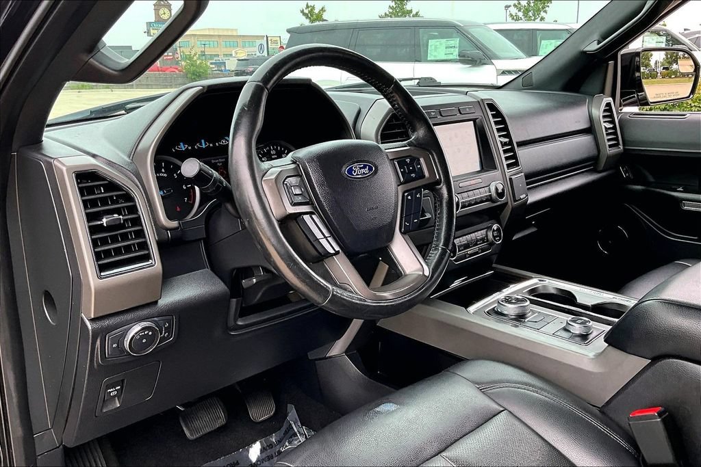 Used 2019 Ford Expedition XLT w/ Equipment Group 201A AWD/4WD image 16