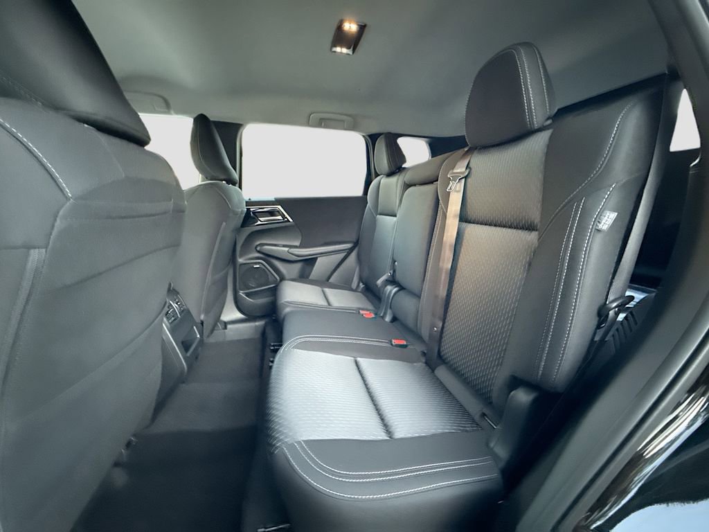 New 2026 Mitsubishi Outlander ES image 25