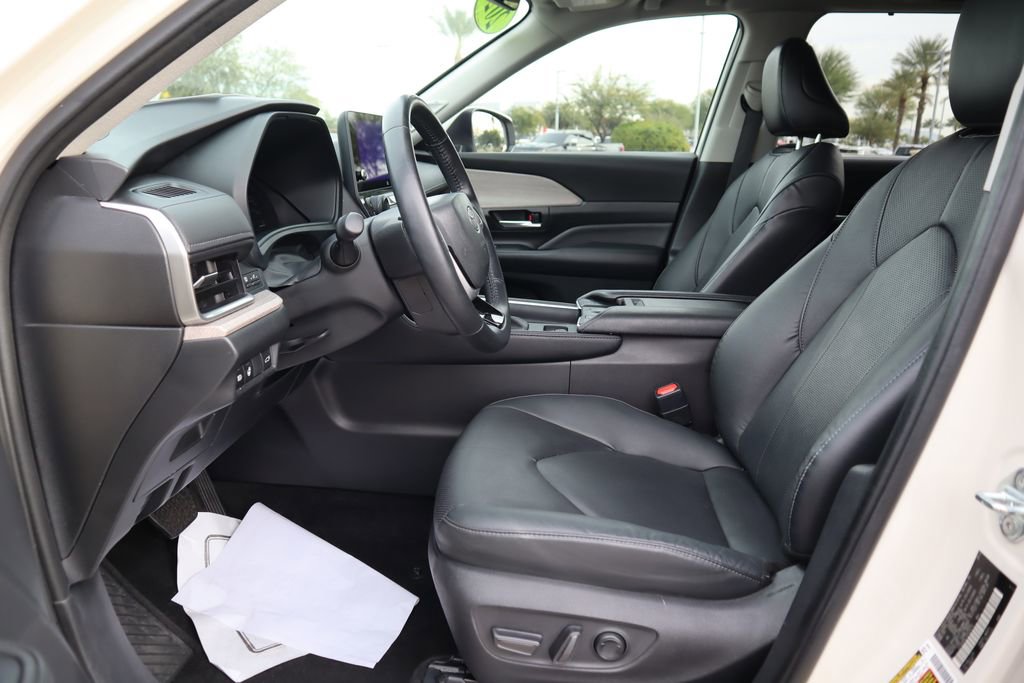 Used 2024 Toyota Grand Highlander Limited image 18