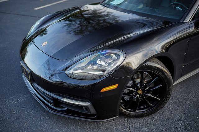 Used 2018 Porsche Panamera 4 image 2