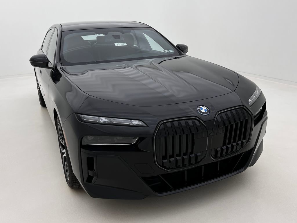 New 2026 BMW 750e xDrive w/ Executive Package video 3