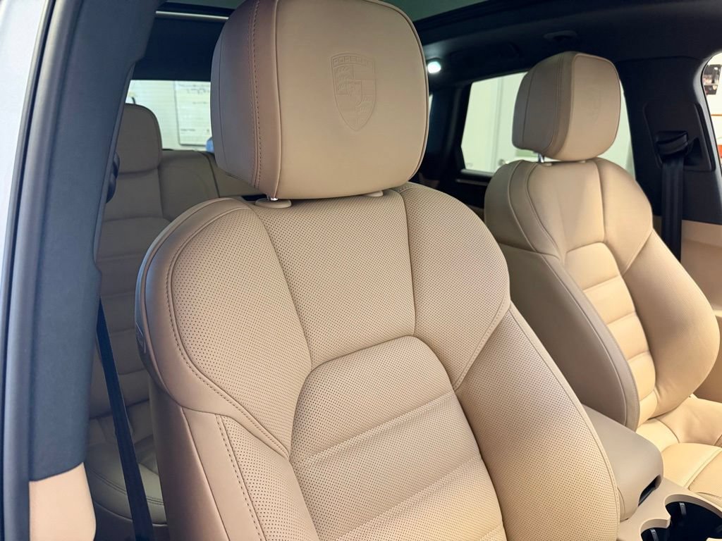 Certified 2026 Porsche Macan AWD/4WD image 27