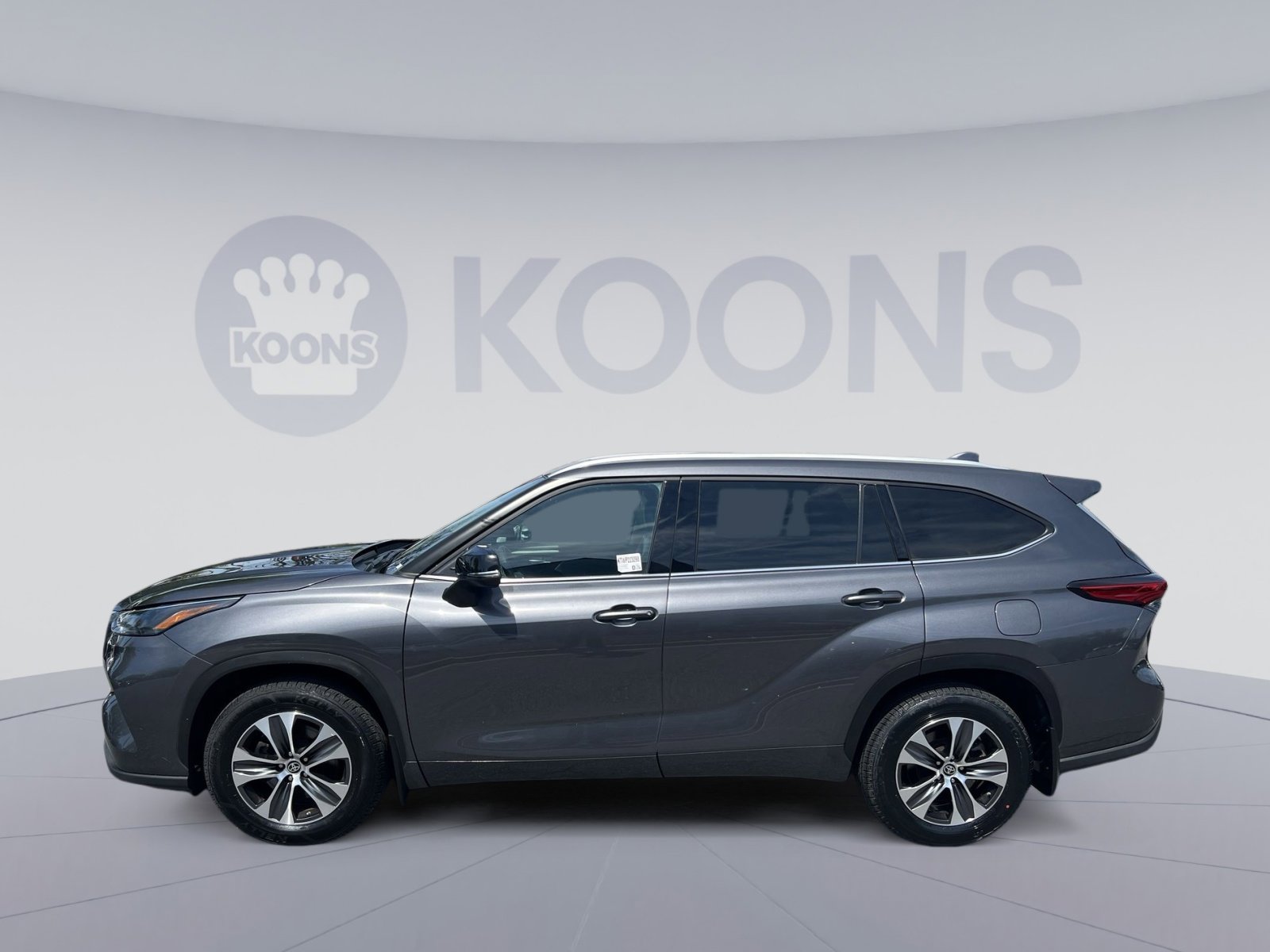 Used 2022 Toyota Highlander XLE AWD/4WD image 13