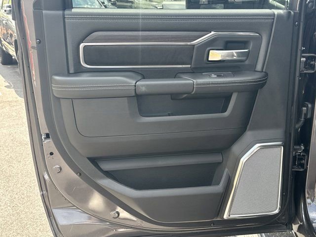 New 2026 RAM 3500 Laramie AWD/4WD image 24
