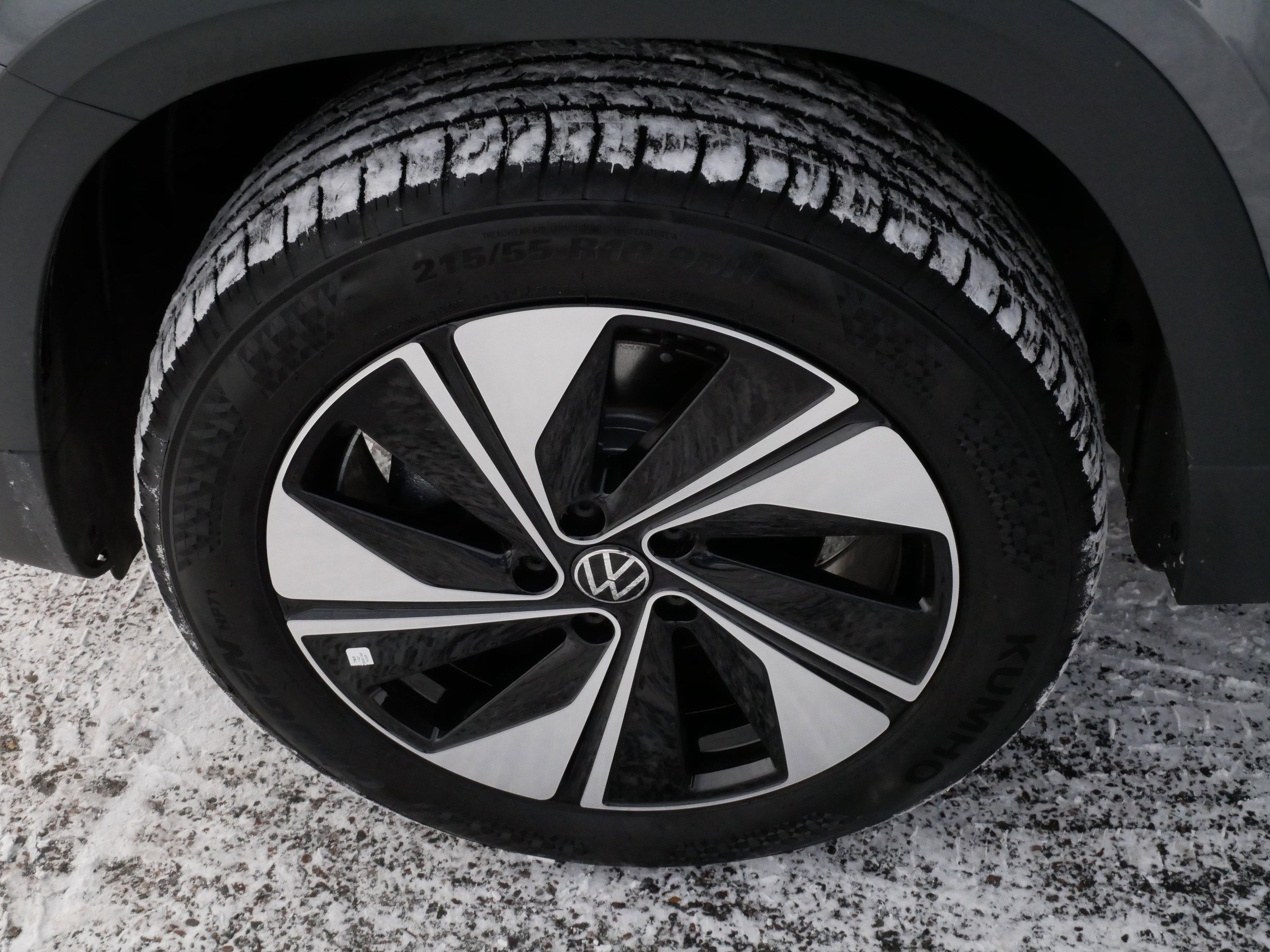 Certified 2025 Volkswagen Taos SE image 15