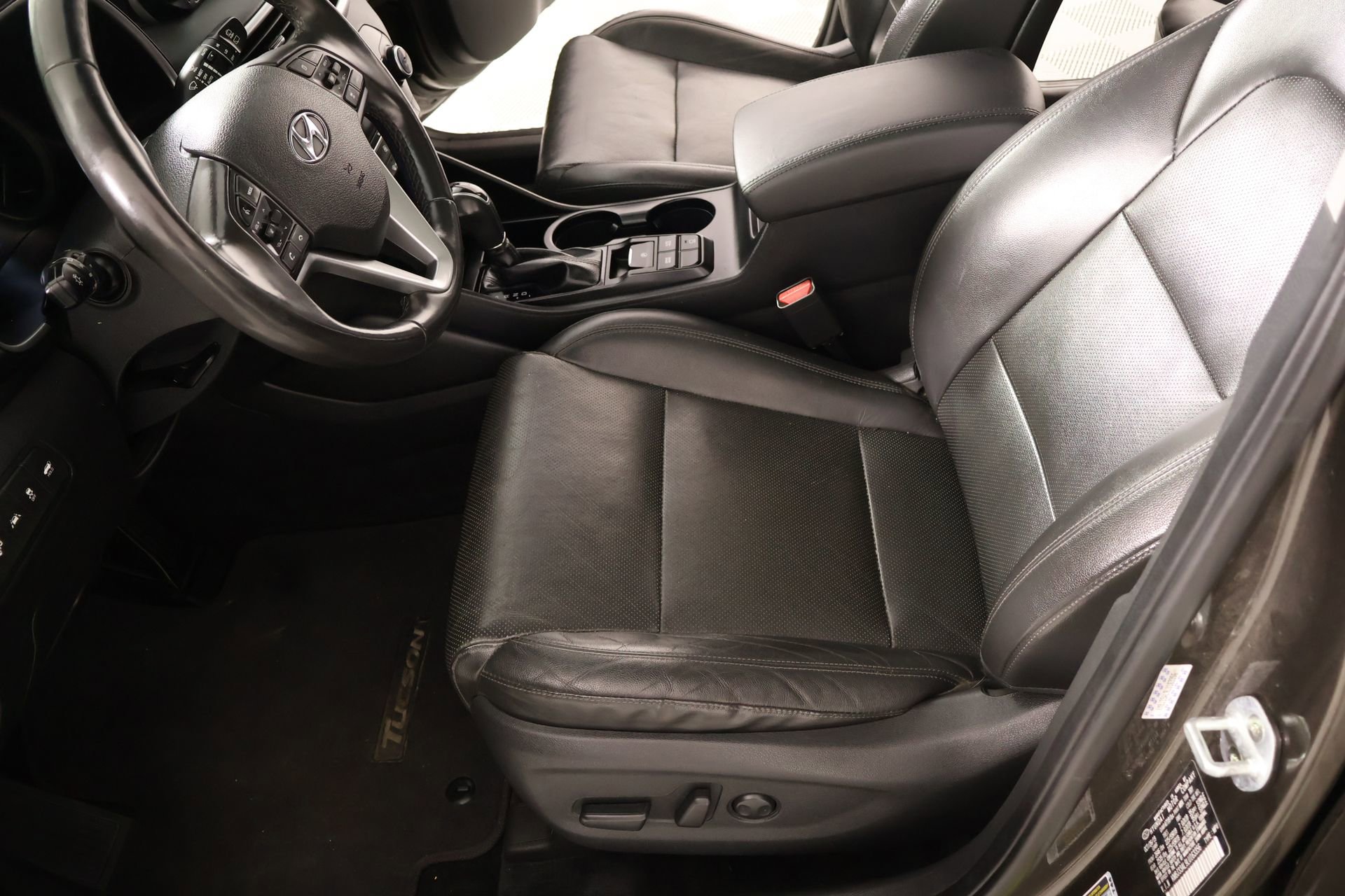 Used 2020 Hyundai Tucson Ultimate w/ Cargo Package FWD image 12