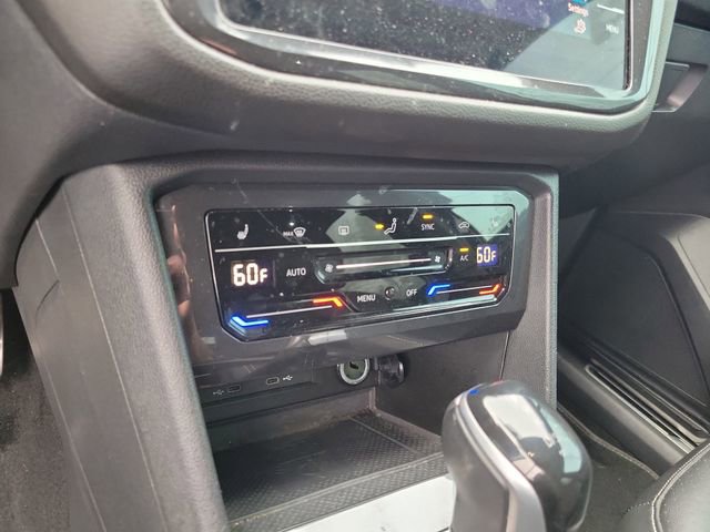 Used 2023 Volkswagen Tiguan SE R-Line image 22