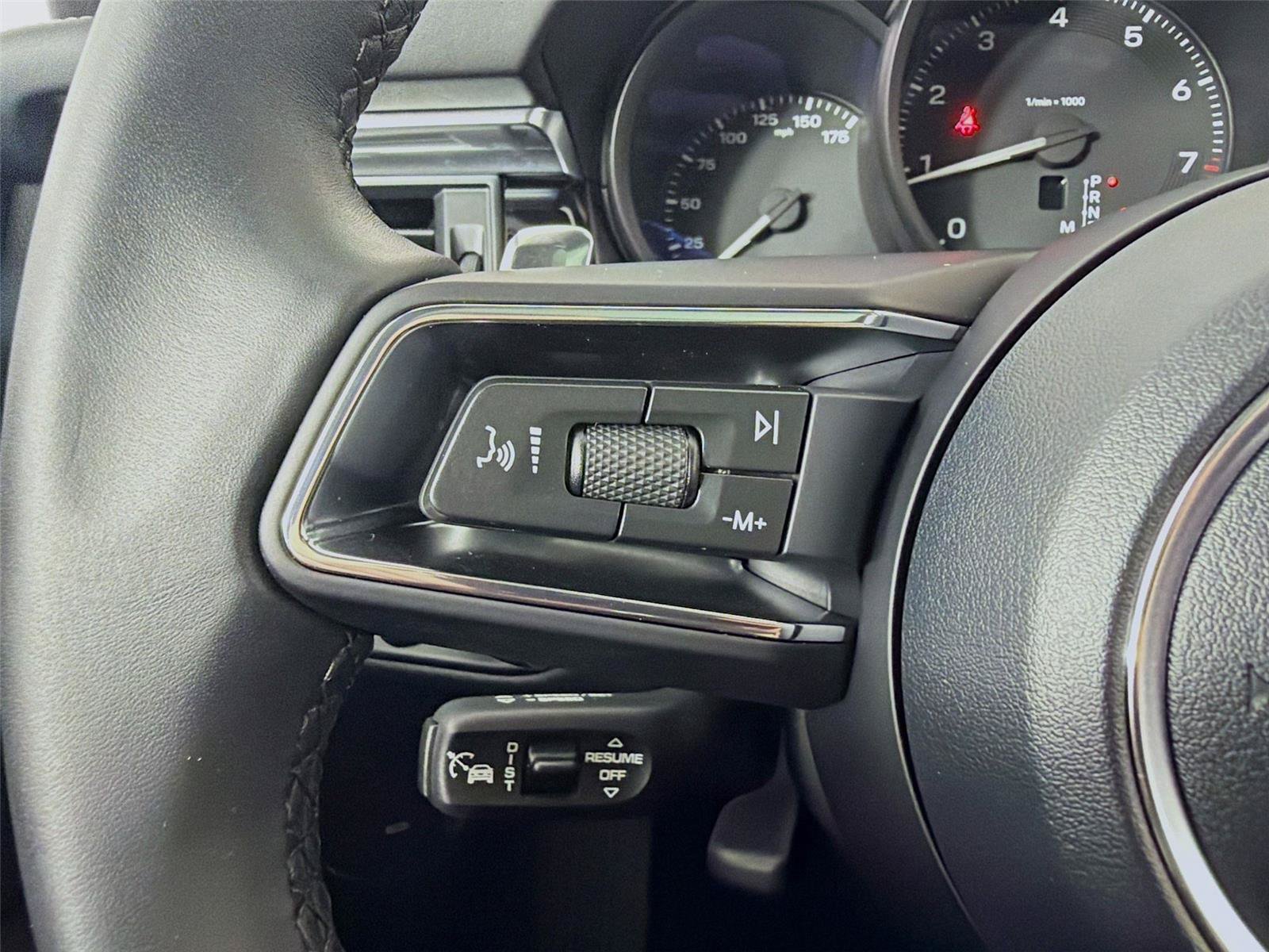 Certified 2026 Porsche Macan AWD/4WD image 13