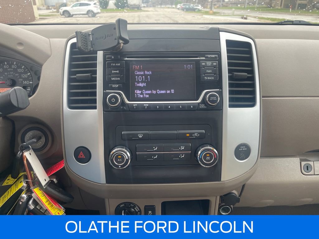 Used 2016 Nissan Frontier SV image 10