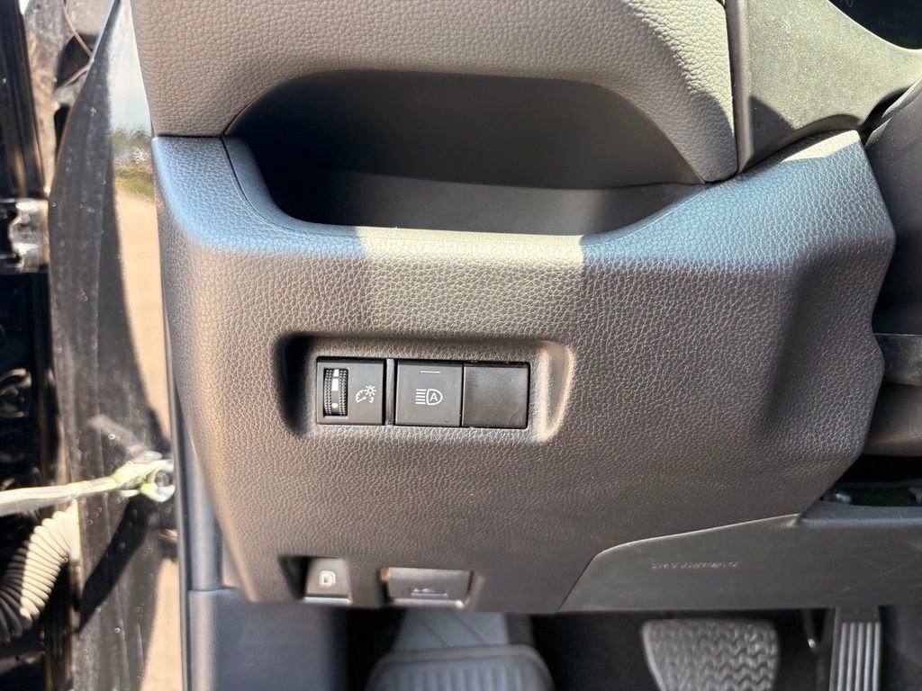 Used 2025 Toyota RAV4 XLE AWD/4WD image 24