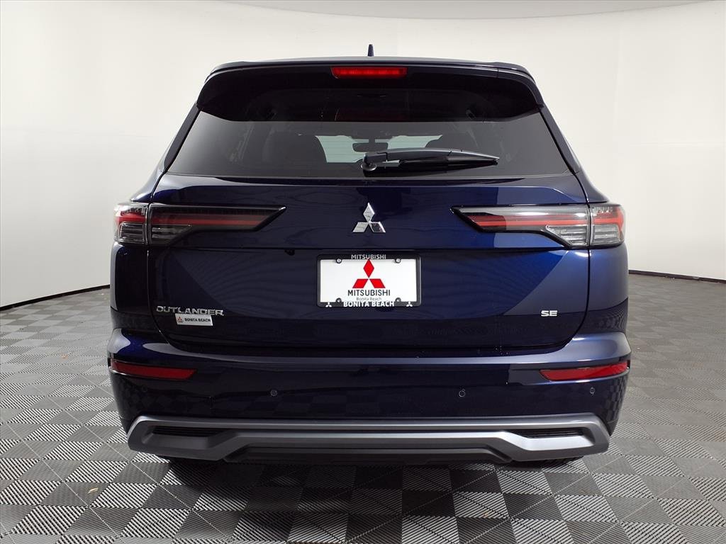 New 2025 Mitsubishi Outlander SE image 6