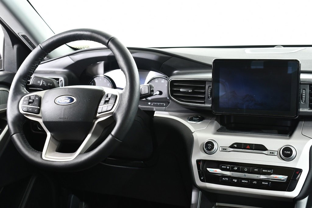 Used 2023 Ford Explorer XLT w/ Equipment Group 202A image 8