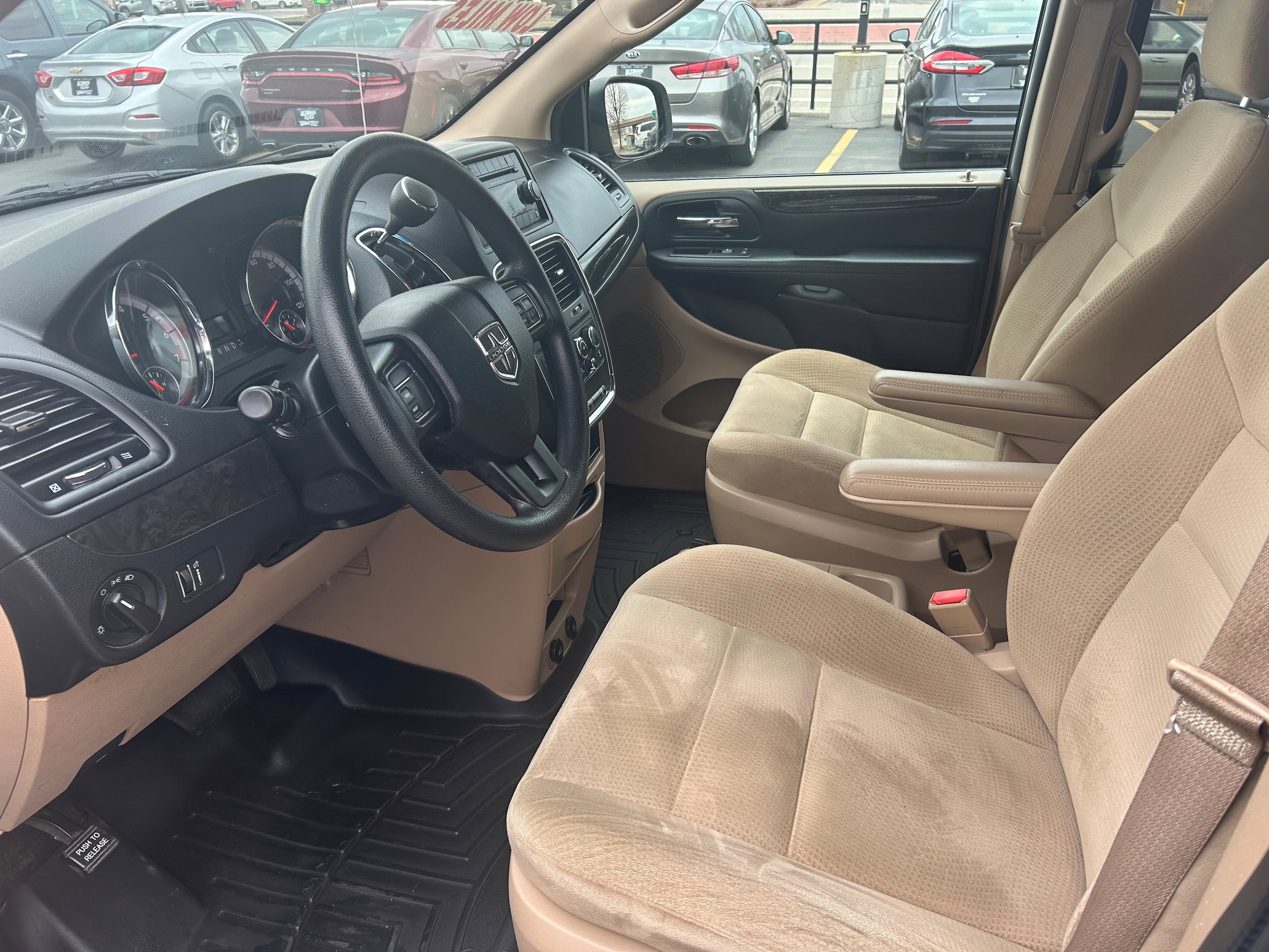 Used 2016 Dodge Grand Caravan SE w/ Quick Order Package 29E SE FWD image 6