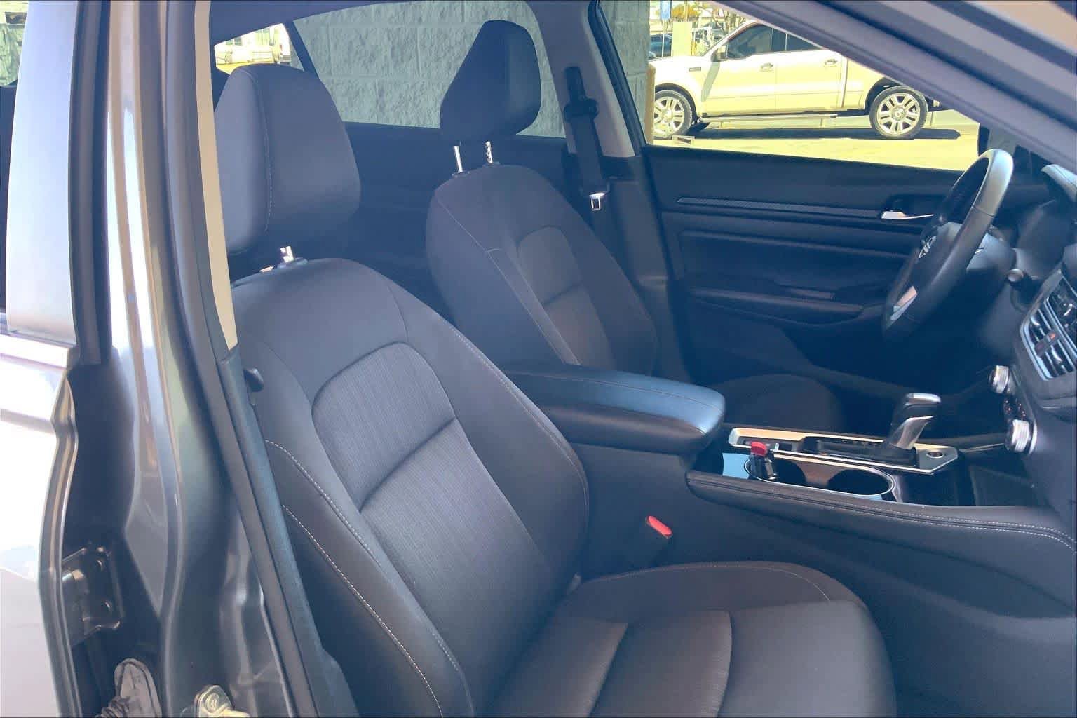 Used 2024 Nissan Altima 2.5 SV w/ SV Premium Package image 9