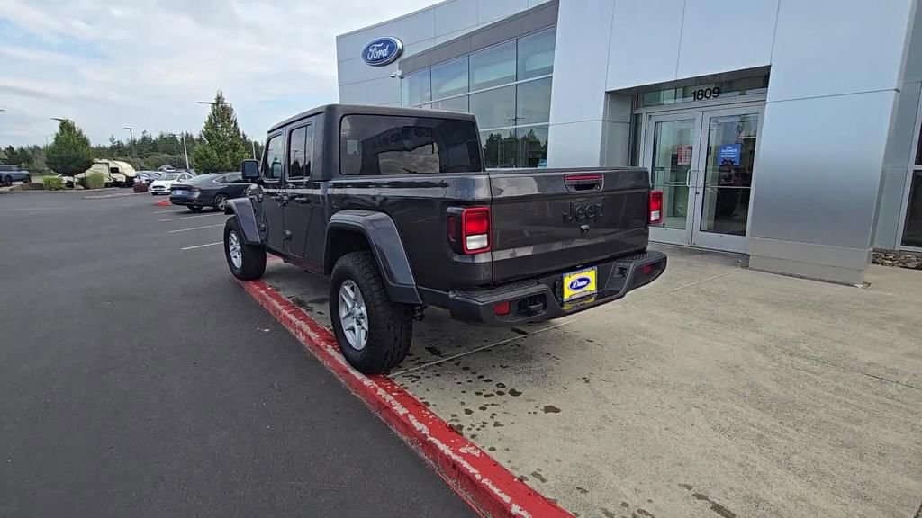 Used 2022 Jeep Gladiator Sport image 2