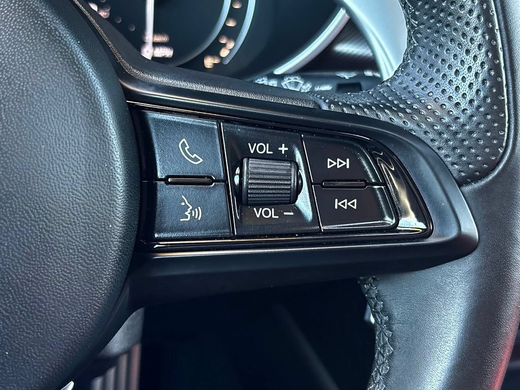 Used 2023 Alfa Romeo Stelvio Veloce AWD/4WD image 24