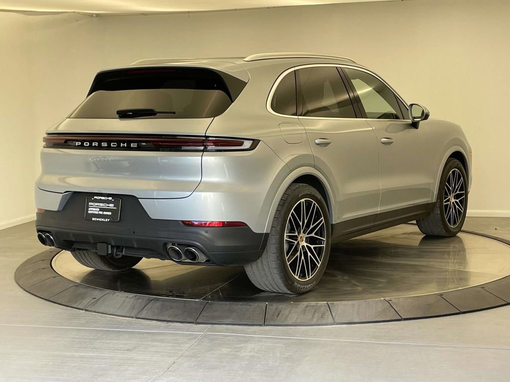 Used 2024 Porsche Cayenne image 7