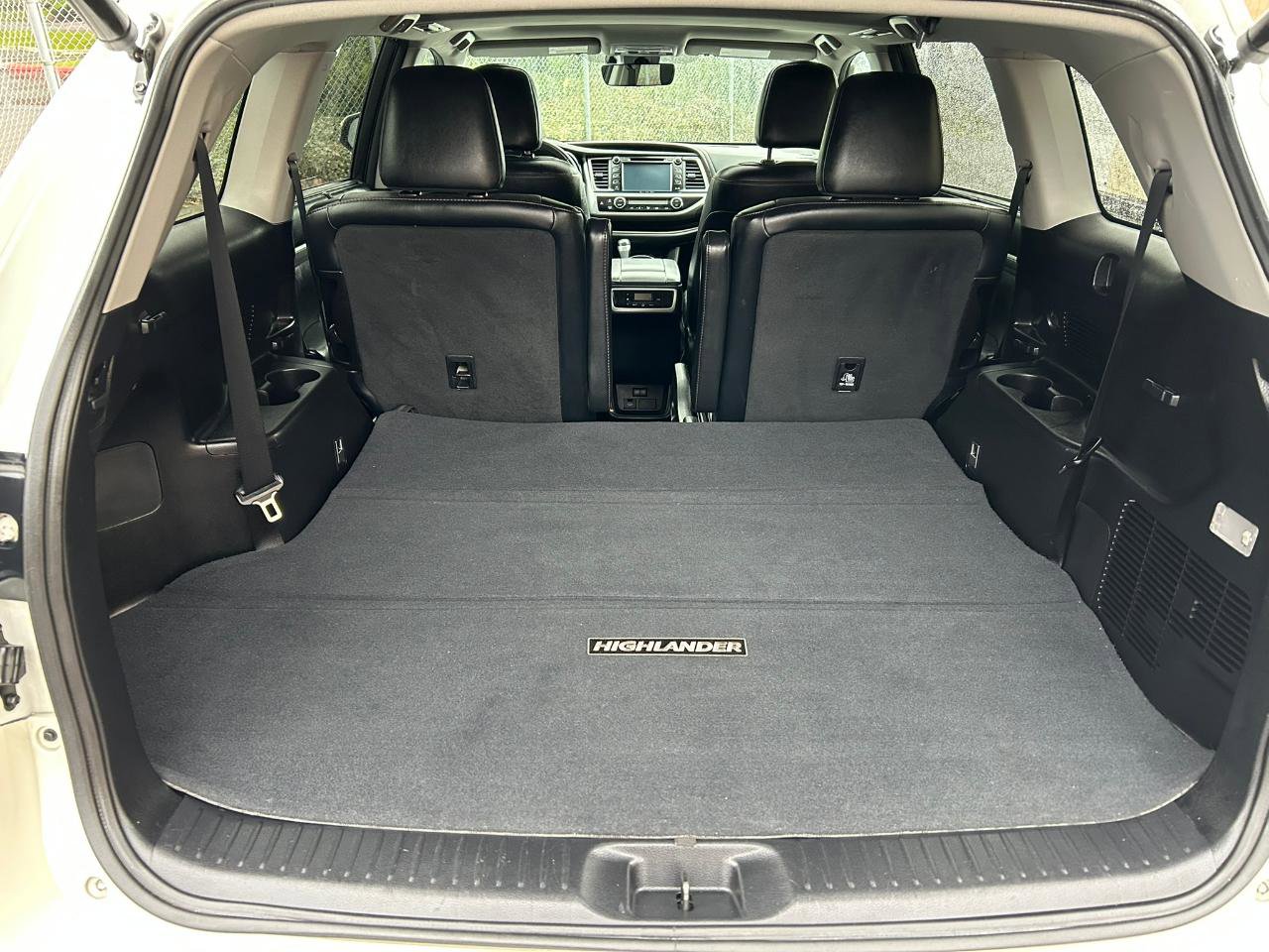 Used 2017 Toyota Highlander Limited w/ Carpet Mat Package image 20