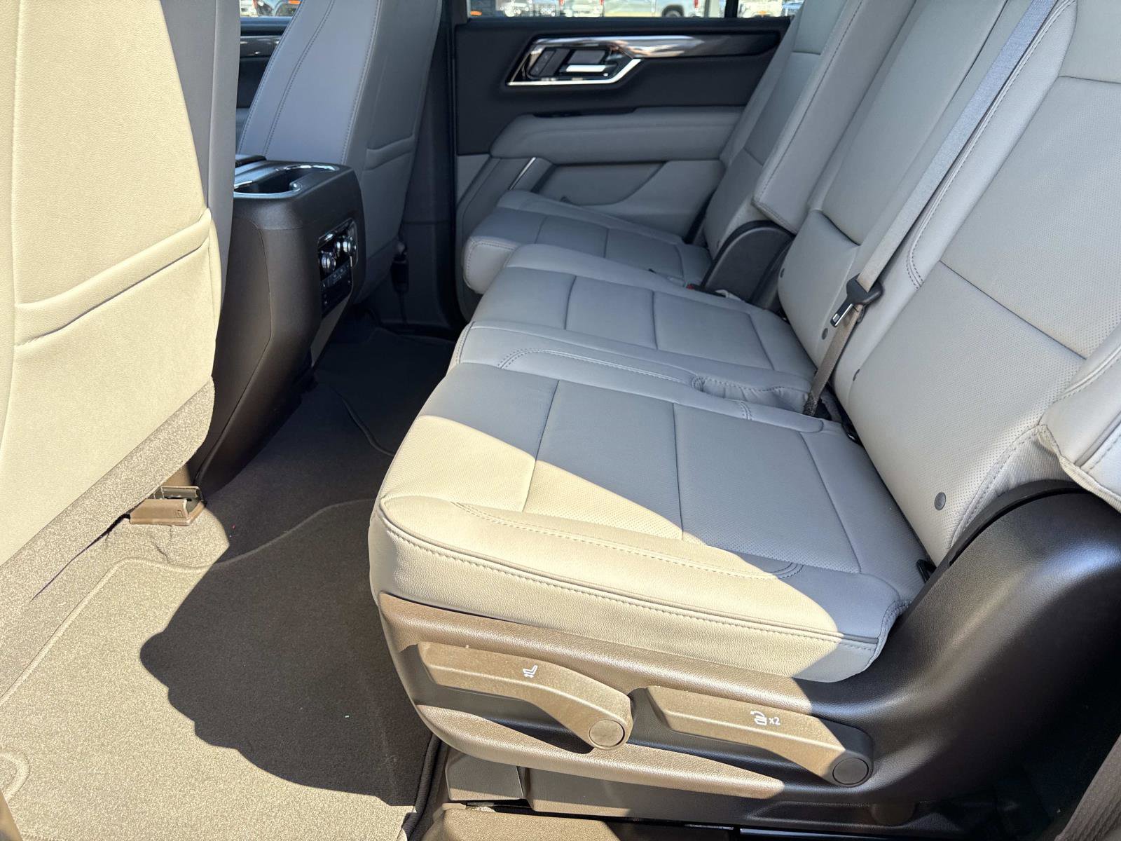 New 2026 GMC Yukon Elevation image 25