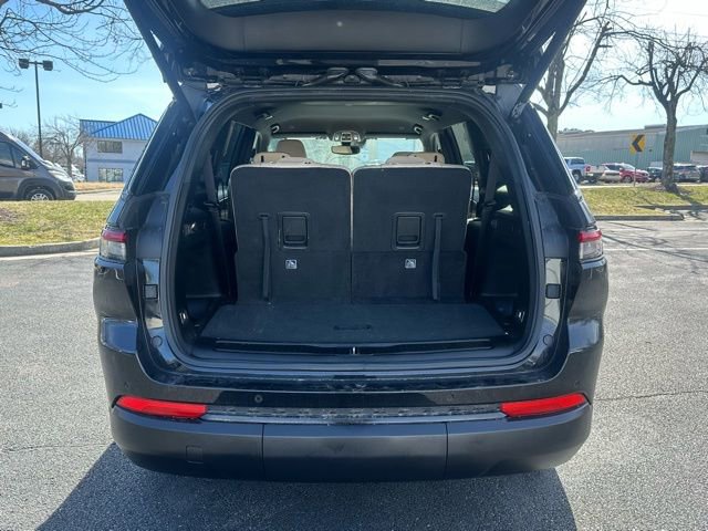 Used 2025 Jeep Grand Cherokee L Limited w/ Black Appearance Package image 15