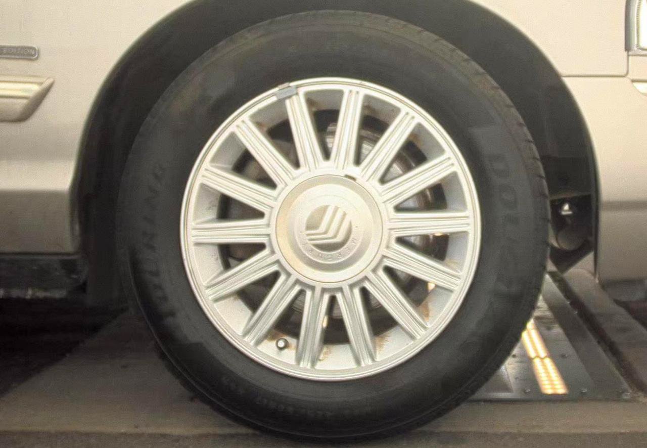 Used 2009 Mercury Grand Marquis LS RWD image 5