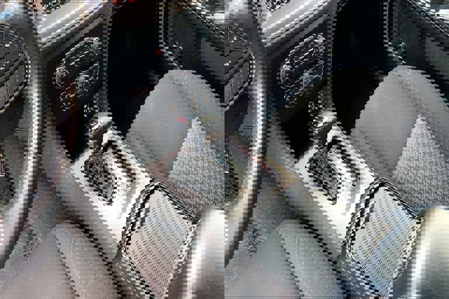 Used 2023 Dodge Charger SXT w/ Blacktop Package image 17