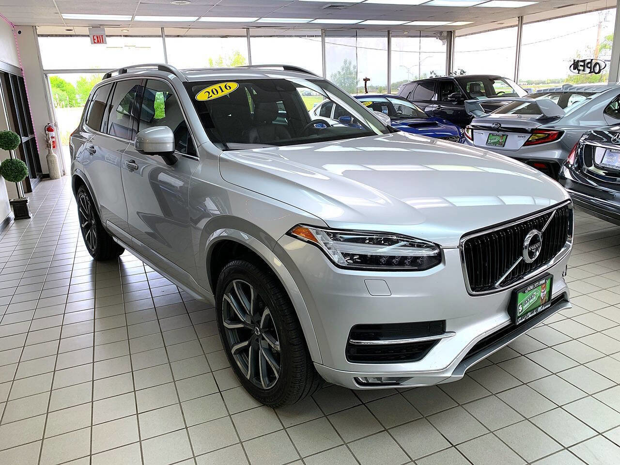 Used 2016 Volvo XC90 T6 Momentum w/ Momentum Plus Package AWD/4WD image 6
