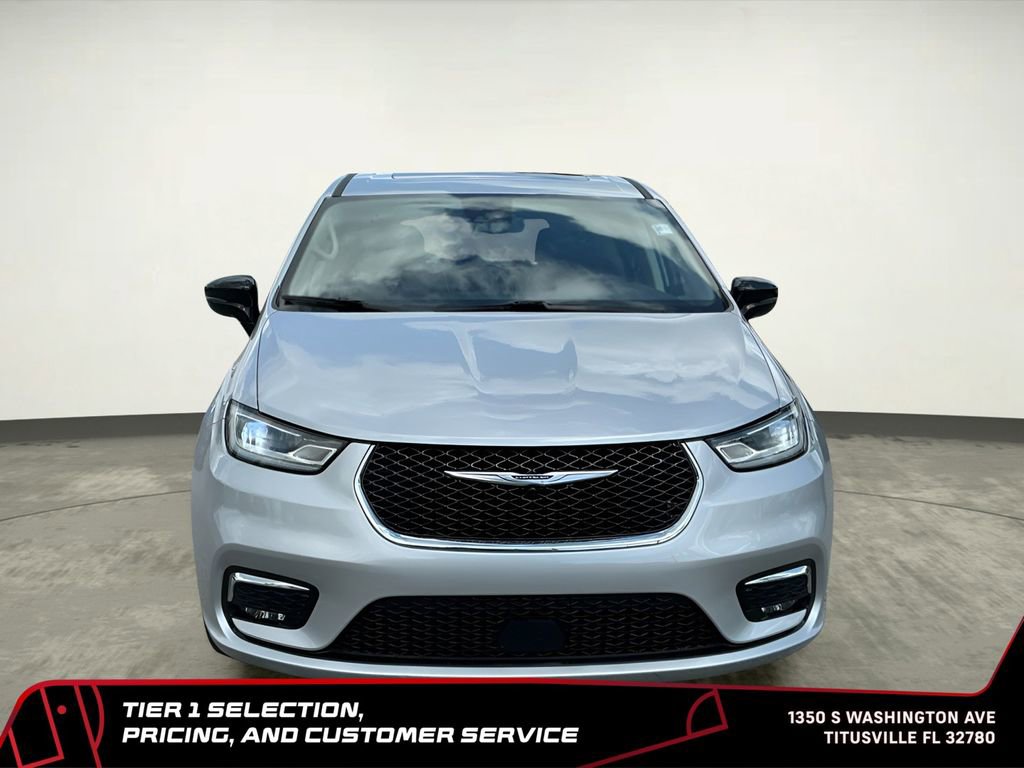 Used 2024 Chrysler Pacifica Limited FWD image 11