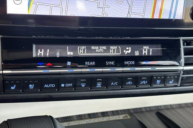 Certified 2024 Toyota Sienna Platinum image 25