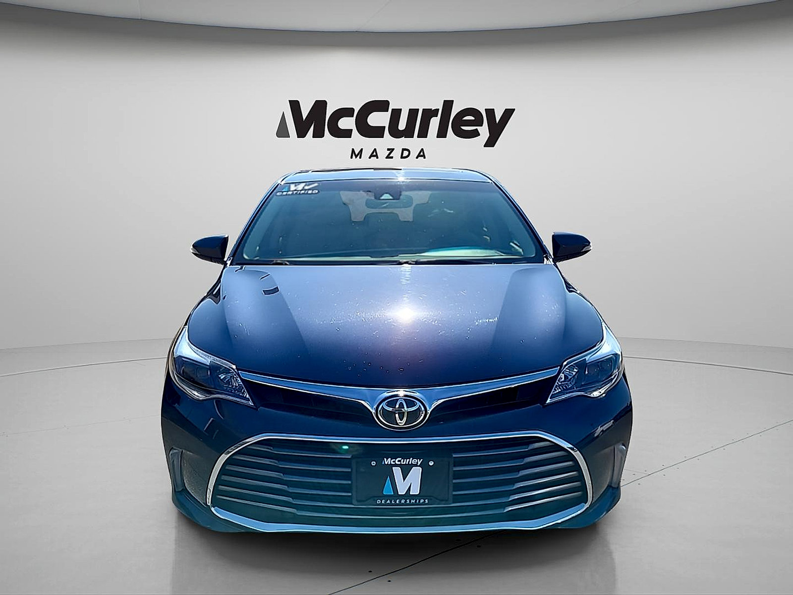 Used 2016 Toyota Avalon Limited w/ Toyota Safety Sense Package FWD image 2