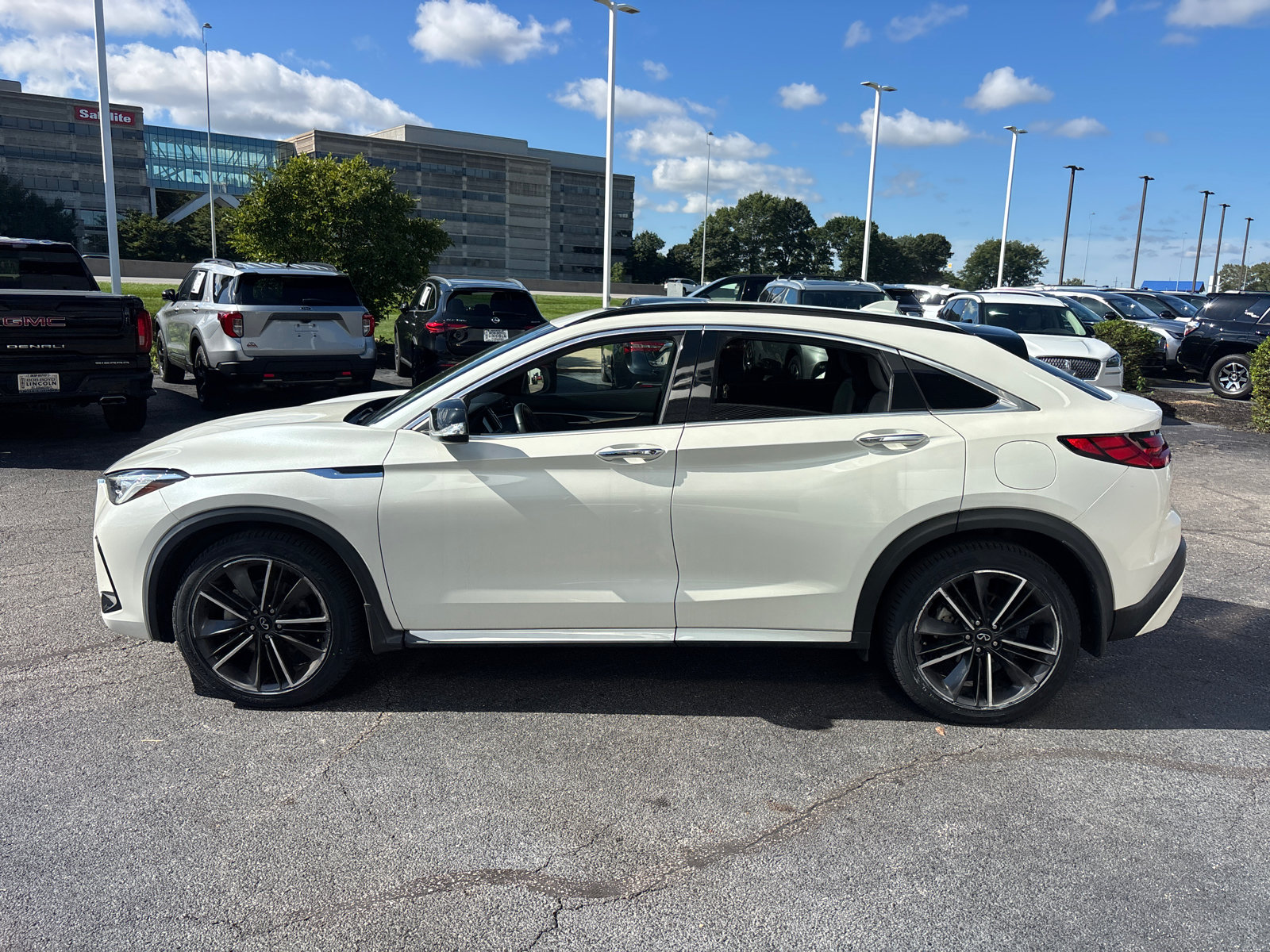 Used 2022 INFINITI QX55 Luxe w/ Cargo Package AWD/4WD image 4