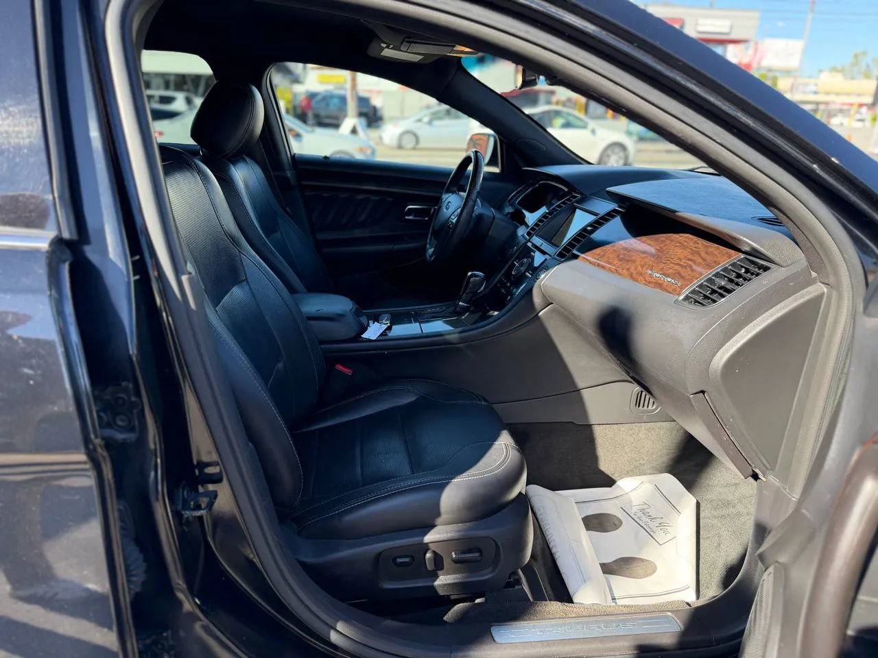 Used 2017 Ford Taurus Limited image 31