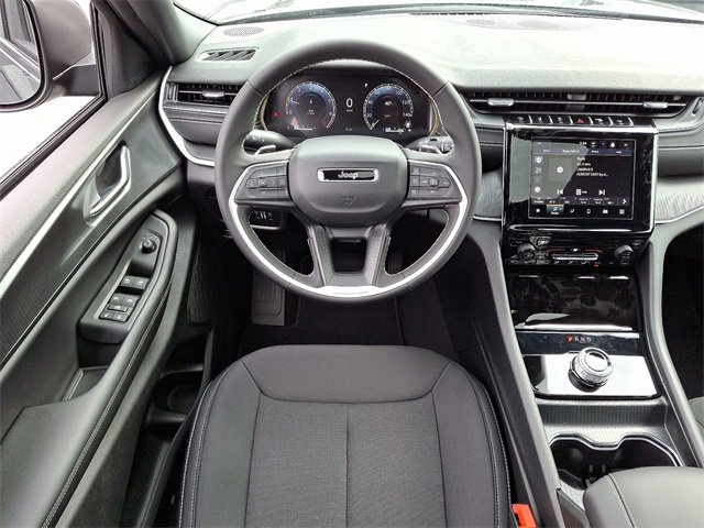 New 2025 Jeep Grand Cherokee L Laredo image 8