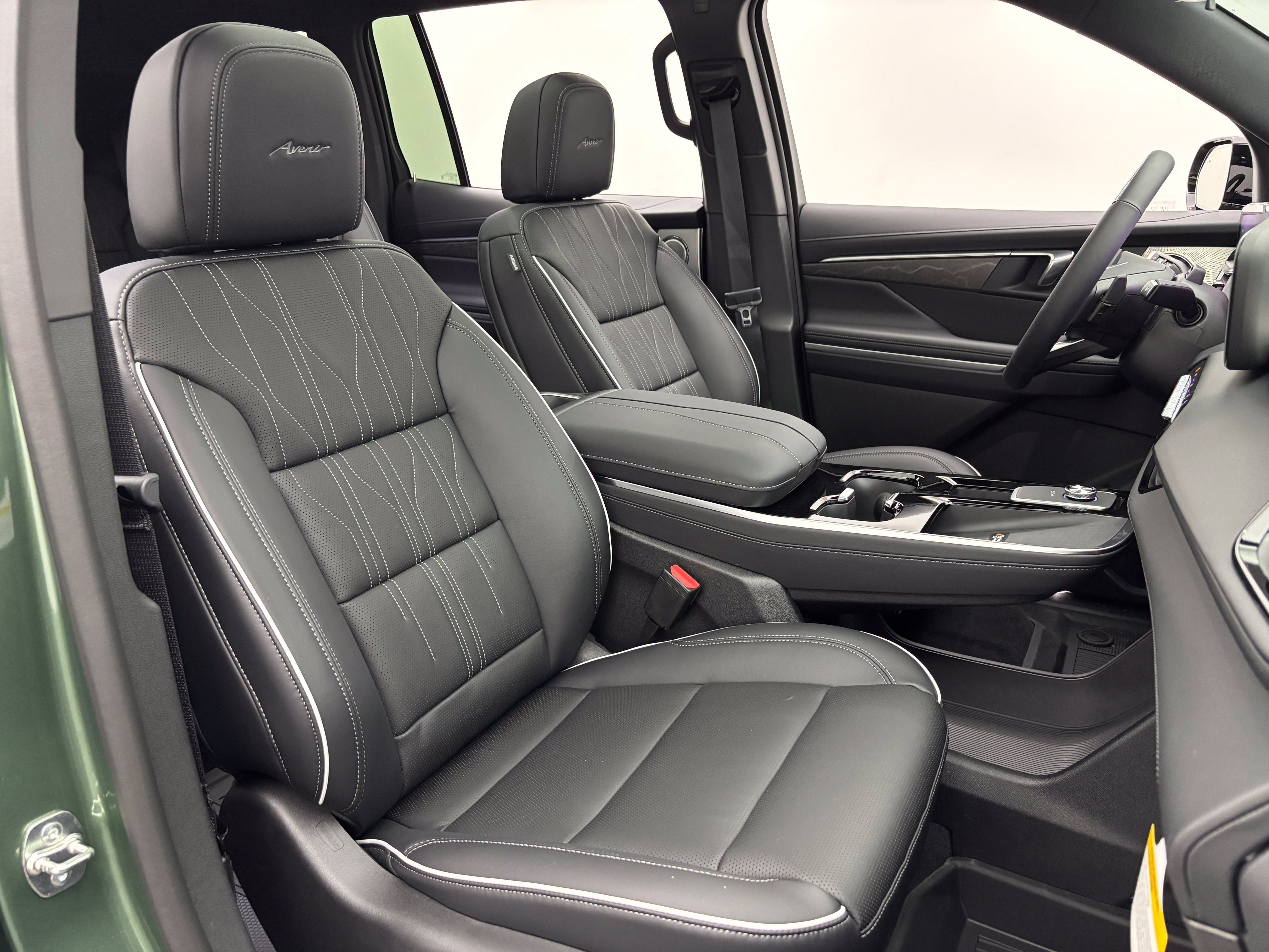 New 2027 Buick Enclave Avenir w/ LPO, Floor Liner Package AWD/4WD image 41