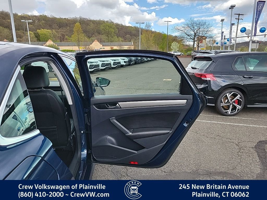 Certified 2022 Volkswagen Passat 2.0T SE FWD image 43