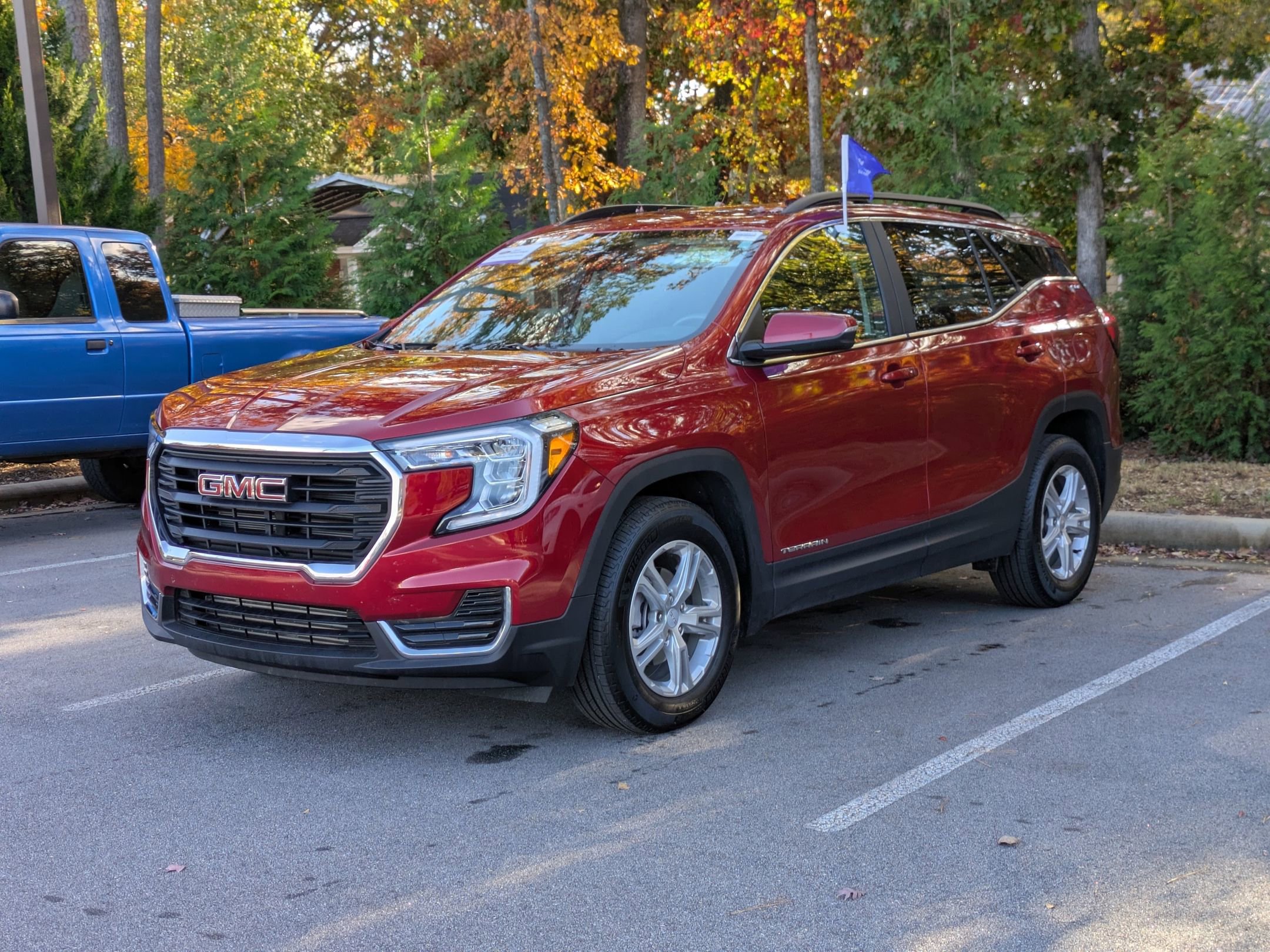 Used 2023 GMC Terrain SLE w/ Driver Convenience Package image 6