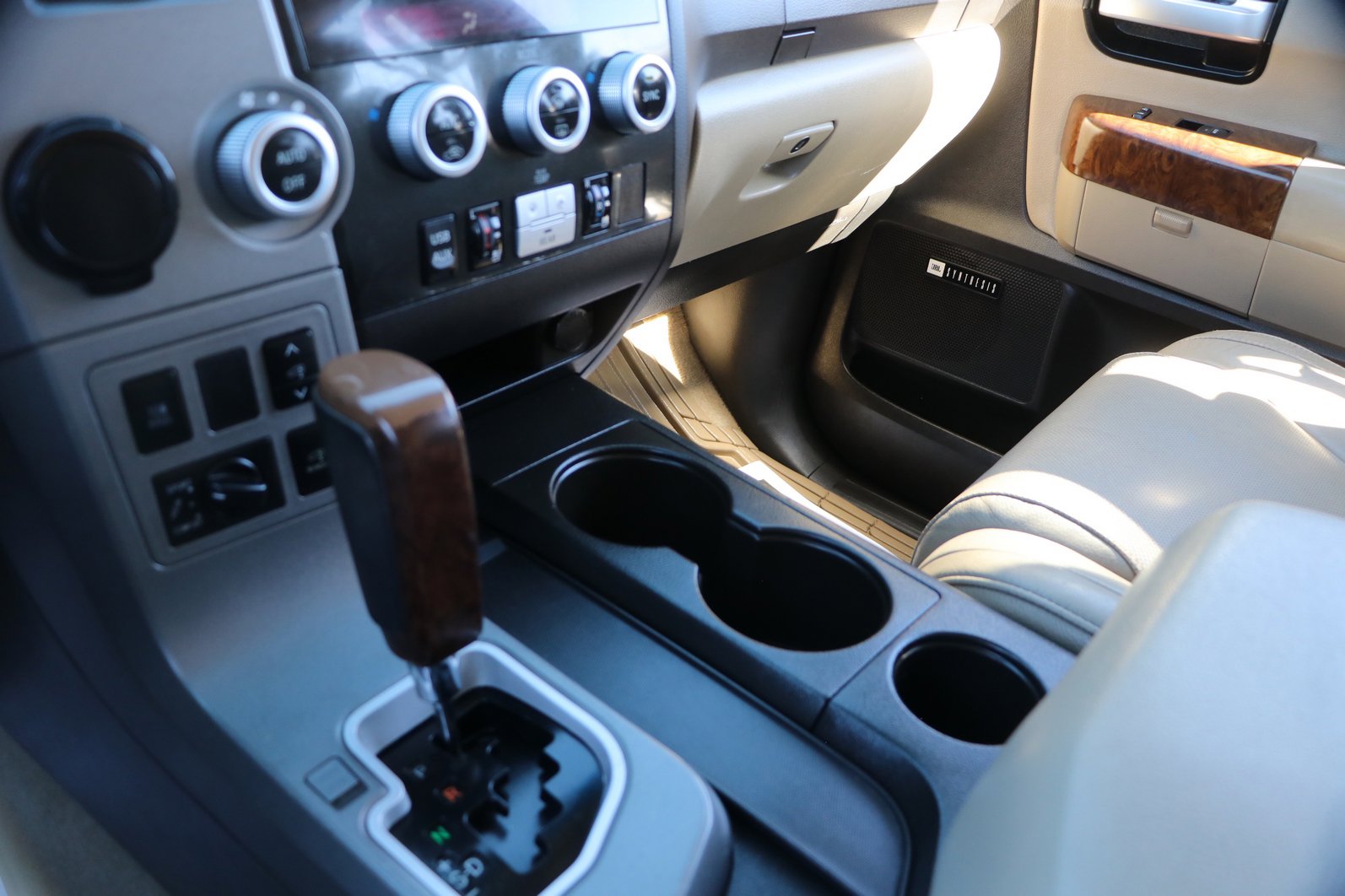 Used 2010 Toyota Sequoia Platinum RWD image 23