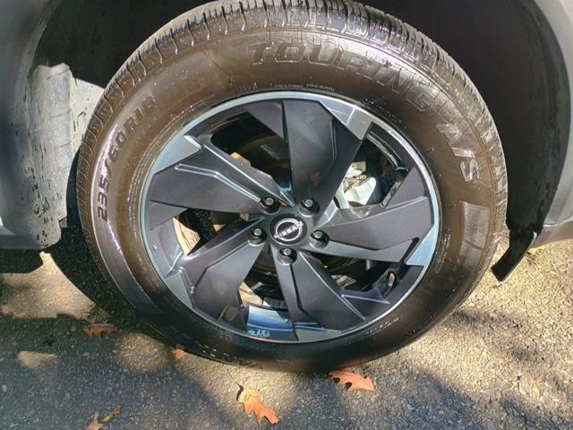 Used 2024 Nissan Rogue SV image 10