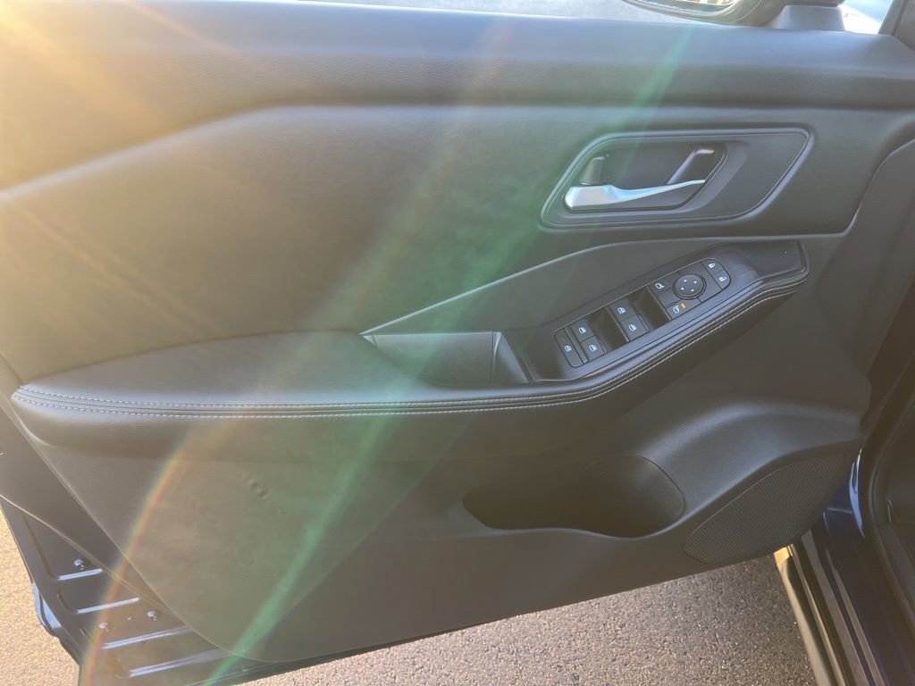 Certified 2024 Nissan Rogue SV image 7