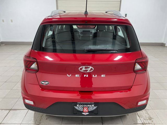 Used 2023 Hyundai Venue Limited image 6