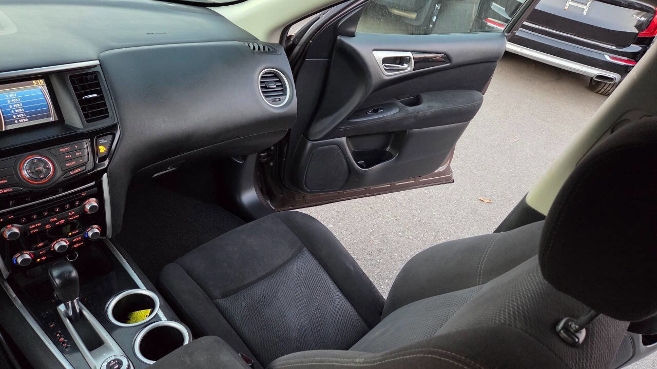 Used 2015 Nissan Pathfinder SV w/ Cargo Package image 32