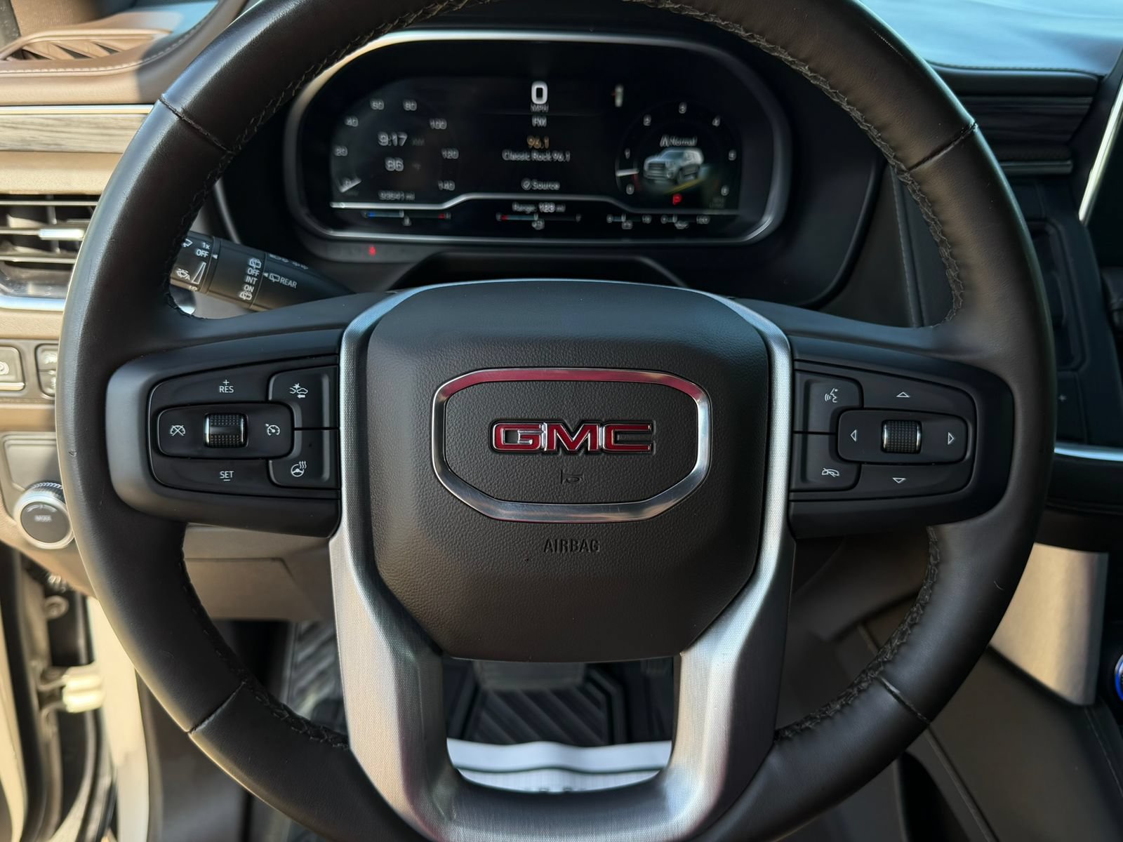 Used 2023 GMC Yukon XL SLT w/ SLT Luxury Package RWD image 20