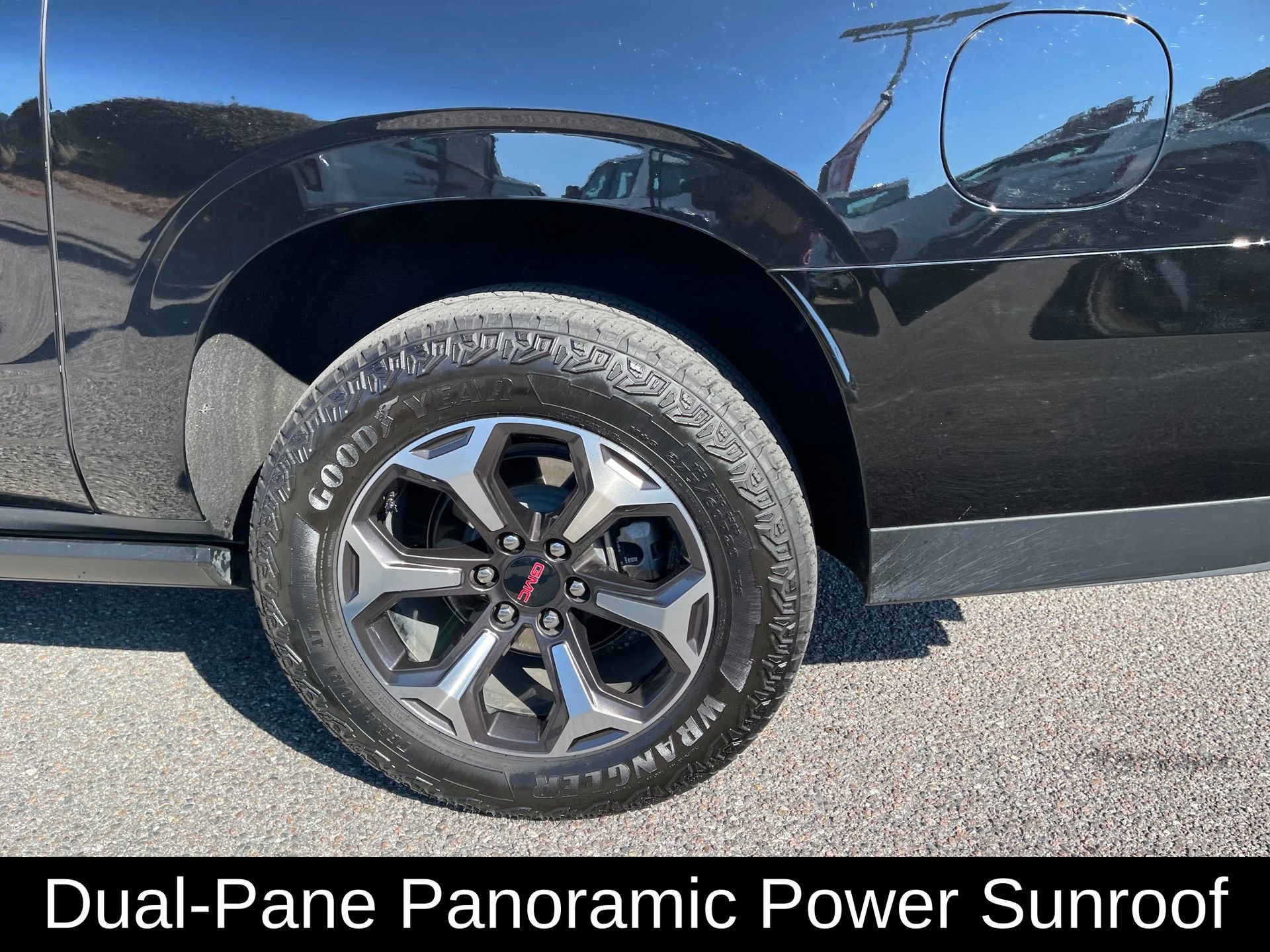 Used 2025 GMC Yukon XL AT4 Ultimate image 9