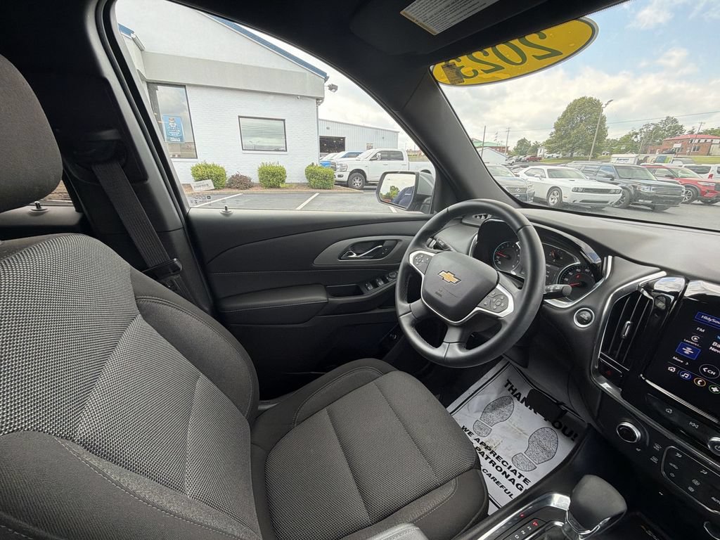 Used 2023 Chevrolet Traverse LT FWD image 15